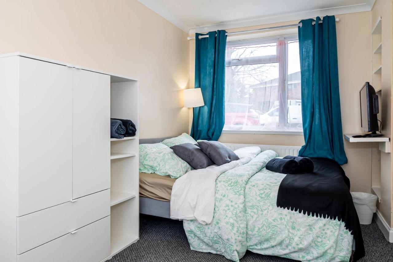 Shirley House 3, Guest House, Self Catering, Self Check In With Smart Locks, Use Of Fully Equipped Kitchen, Close To City Centre, Ideal For Longer Stays, Walking Distance To Bat, 20 Min Drive To Fawley Refinery, Excellent Transport Links 南安普敦 外观 照片