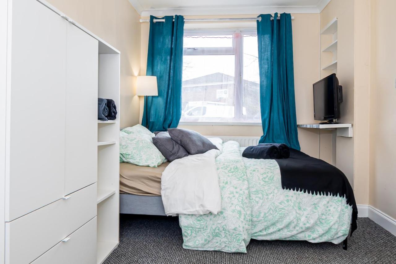 Shirley House 3, Guest House, Self Catering, Self Check In With Smart Locks, Use Of Fully Equipped Kitchen, Close To City Centre, Ideal For Longer Stays, Walking Distance To Bat, 20 Min Drive To Fawley Refinery, Excellent Transport Links 南安普敦 外观 照片