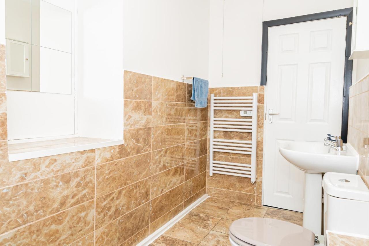 Shirley House 3, Guest House, Self Catering, Self Check In With Smart Locks, Use Of Fully Equipped Kitchen, Close To City Centre, Ideal For Longer Stays, Walking Distance To Bat, 20 Min Drive To Fawley Refinery, Excellent Transport Links 南安普敦 外观 照片