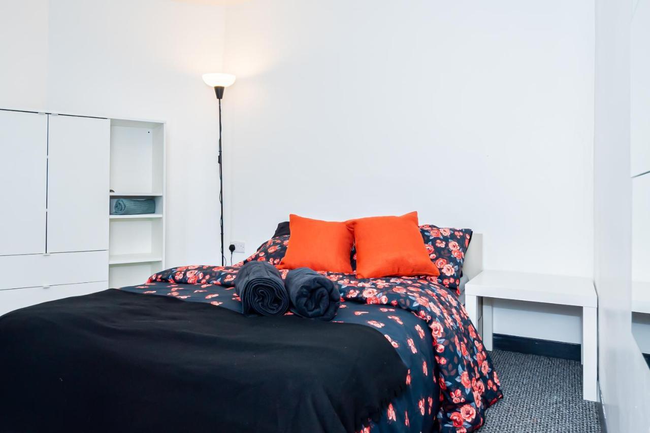 Shirley House 3, Guest House, Self Catering, Self Check In With Smart Locks, Use Of Fully Equipped Kitchen, Close To City Centre, Ideal For Longer Stays, Walking Distance To Bat, 20 Min Drive To Fawley Refinery, Excellent Transport Links 南安普敦 外观 照片