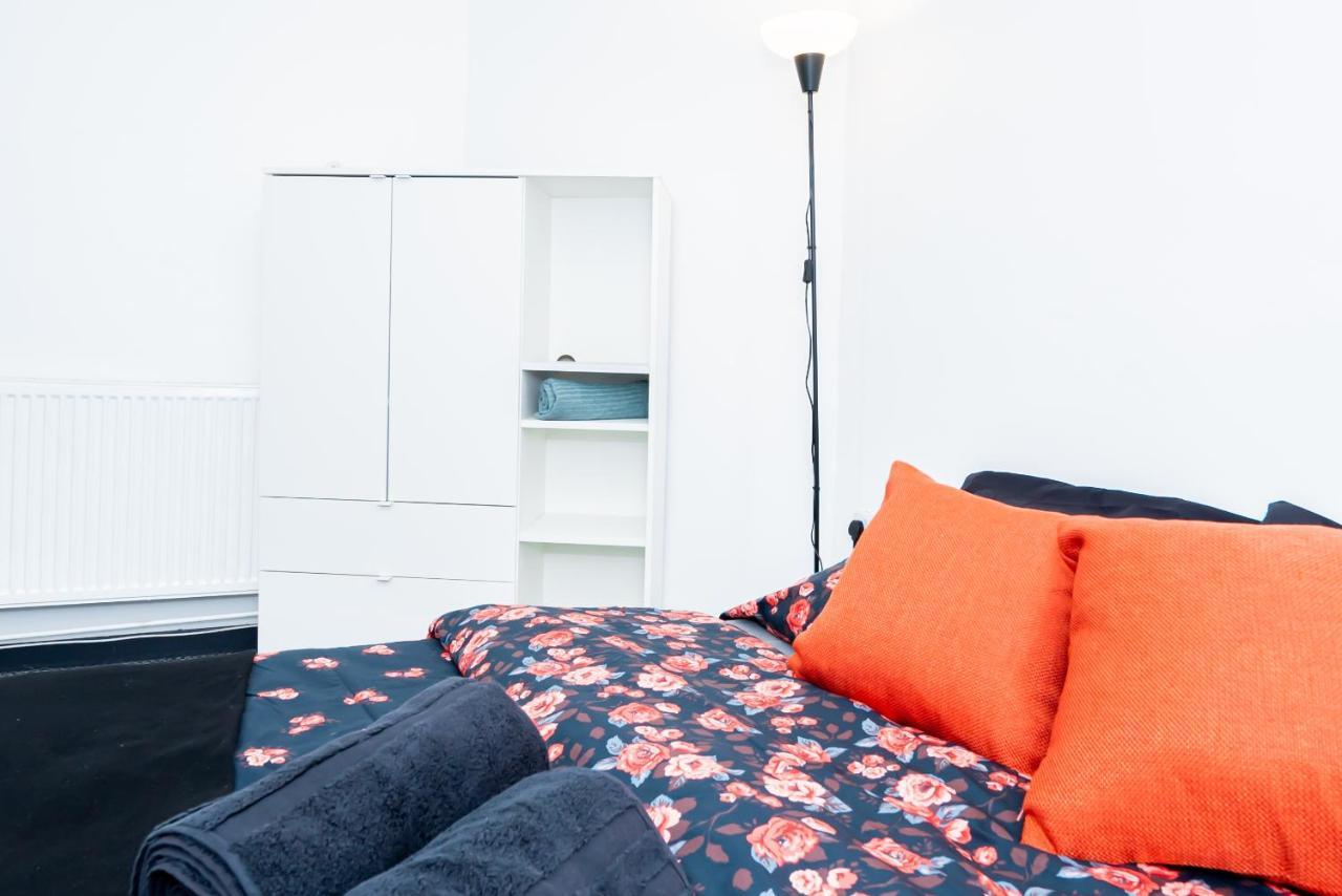 Shirley House 3, Guest House, Self Catering, Self Check In With Smart Locks, Use Of Fully Equipped Kitchen, Close To City Centre, Ideal For Longer Stays, Walking Distance To Bat, 20 Min Drive To Fawley Refinery, Excellent Transport Links 南安普敦 外观 照片