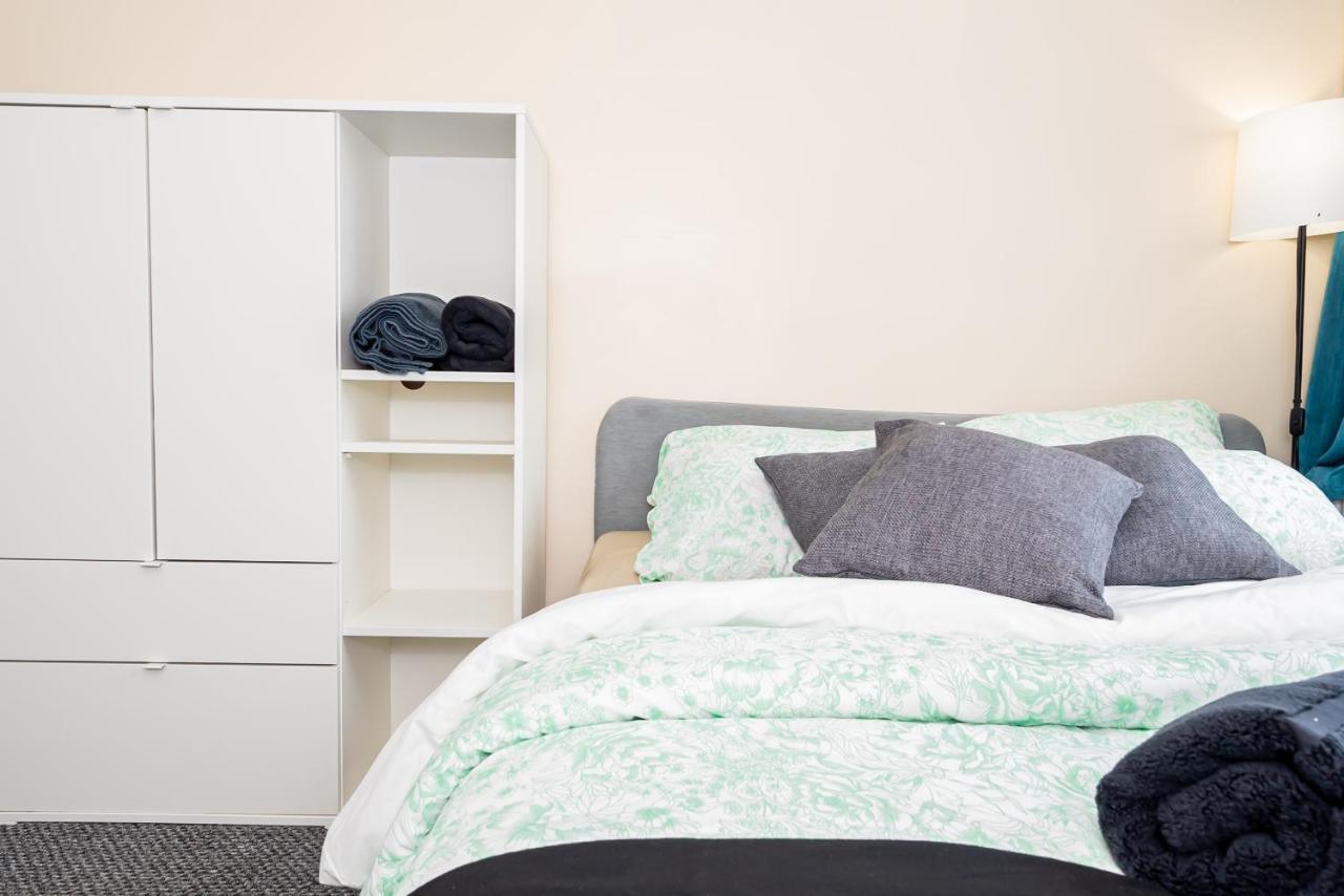 Shirley House 3, Guest House, Self Catering, Self Check In With Smart Locks, Use Of Fully Equipped Kitchen, Close To City Centre, Ideal For Longer Stays, Walking Distance To Bat, 20 Min Drive To Fawley Refinery, Excellent Transport Links 南安普敦 外观 照片