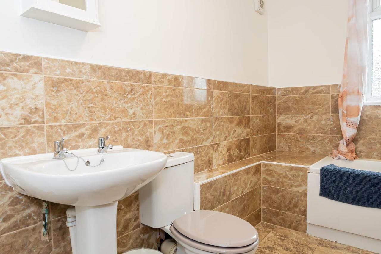 Shirley House 3, Guest House, Self Catering, Self Check In With Smart Locks, Use Of Fully Equipped Kitchen, Close To City Centre, Ideal For Longer Stays, Walking Distance To Bat, 20 Min Drive To Fawley Refinery, Excellent Transport Links 南安普敦 外观 照片
