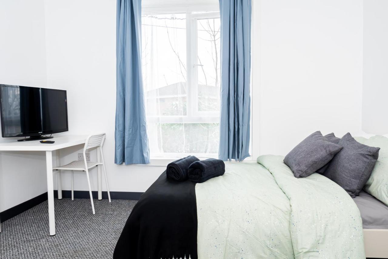 Shirley House 3, Guest House, Self Catering, Self Check In With Smart Locks, Use Of Fully Equipped Kitchen, Close To City Centre, Ideal For Longer Stays, Walking Distance To Bat, 20 Min Drive To Fawley Refinery, Excellent Transport Links 南安普敦 外观 照片