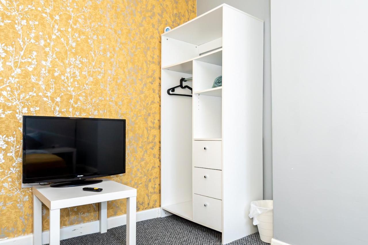 Shirley House 3, Guest House, Self Catering, Self Check In With Smart Locks, Use Of Fully Equipped Kitchen, Close To City Centre, Ideal For Longer Stays, Walking Distance To Bat, 20 Min Drive To Fawley Refinery, Excellent Transport Links 南安普敦 外观 照片