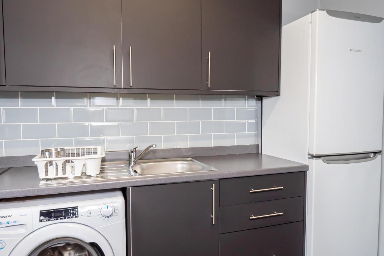 Shirley House 3, Guest House, Self Catering, Self Check In With Smart Locks, Use Of Fully Equipped Kitchen, Close To City Centre, Ideal For Longer Stays, Walking Distance To Bat, 20 Min Drive To Fawley Refinery, Excellent Transport Links 南安普敦 外观 照片