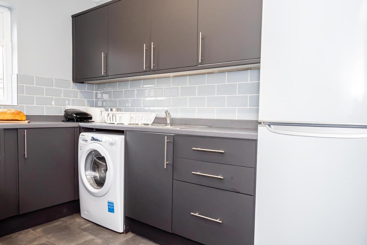 Shirley House 3, Guest House, Self Catering, Self Check In With Smart Locks, Use Of Fully Equipped Kitchen, Close To City Centre, Ideal For Longer Stays, Walking Distance To Bat, 20 Min Drive To Fawley Refinery, Excellent Transport Links 南安普敦 外观 照片
