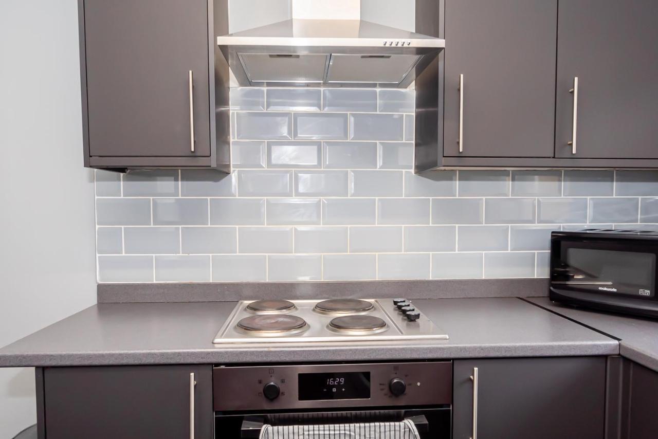 Shirley House 3, Guest House, Self Catering, Self Check In With Smart Locks, Use Of Fully Equipped Kitchen, Close To City Centre, Ideal For Longer Stays, Walking Distance To Bat, 20 Min Drive To Fawley Refinery, Excellent Transport Links 南安普敦 外观 照片