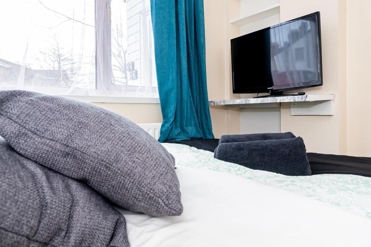 Shirley House 3, Guest House, Self Catering, Self Check In With Smart Locks, Use Of Fully Equipped Kitchen, Close To City Centre, Ideal For Longer Stays, Walking Distance To Bat, 20 Min Drive To Fawley Refinery, Excellent Transport Links 南安普敦 外观 照片