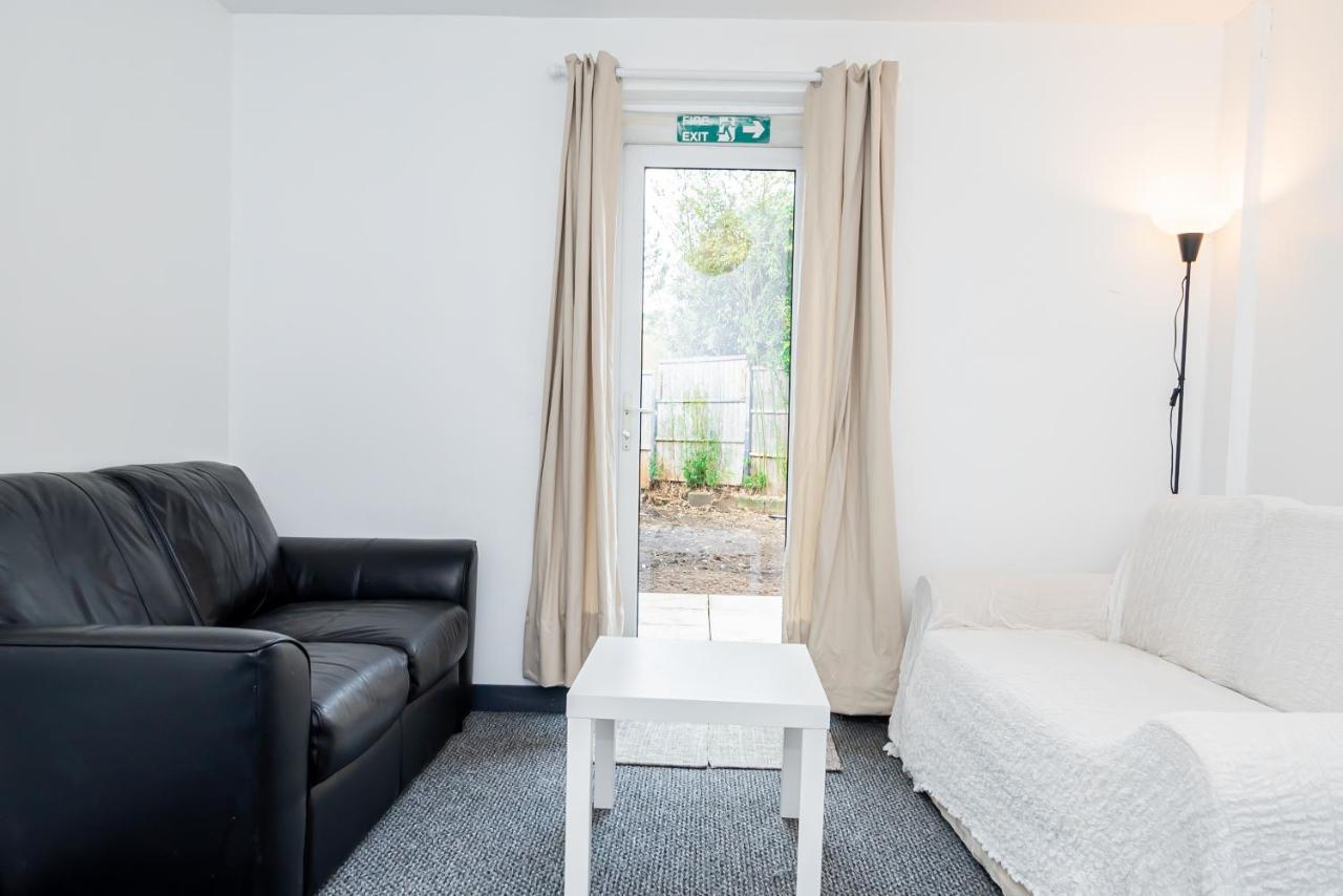 Shirley House 3, Guest House, Self Catering, Self Check In With Smart Locks, Use Of Fully Equipped Kitchen, Close To City Centre, Ideal For Longer Stays, Walking Distance To Bat, 20 Min Drive To Fawley Refinery, Excellent Transport Links 南安普敦 外观 照片