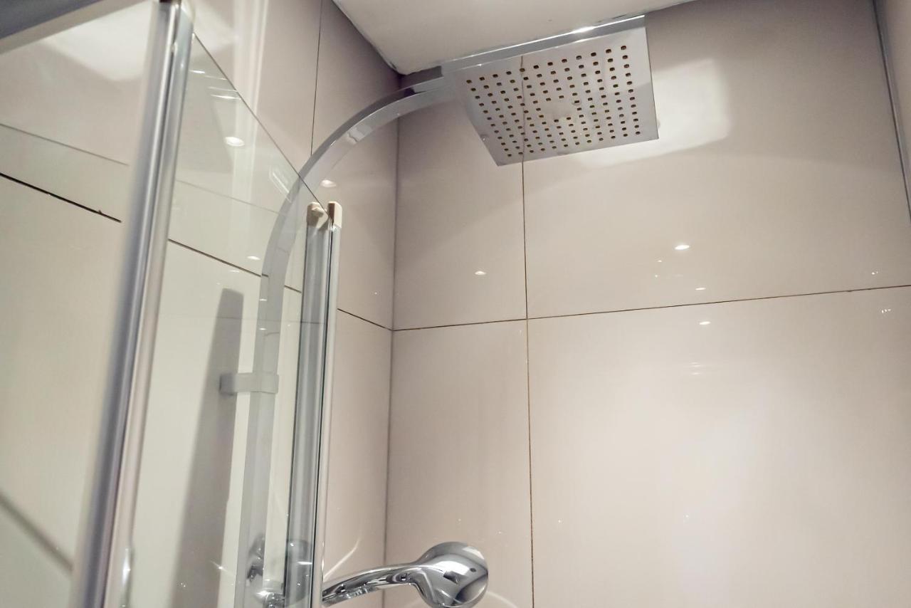 Shirley House 3, Guest House, Self Catering, Self Check In With Smart Locks, Use Of Fully Equipped Kitchen, Close To City Centre, Ideal For Longer Stays, Walking Distance To Bat, 20 Min Drive To Fawley Refinery, Excellent Transport Links 南安普敦 外观 照片