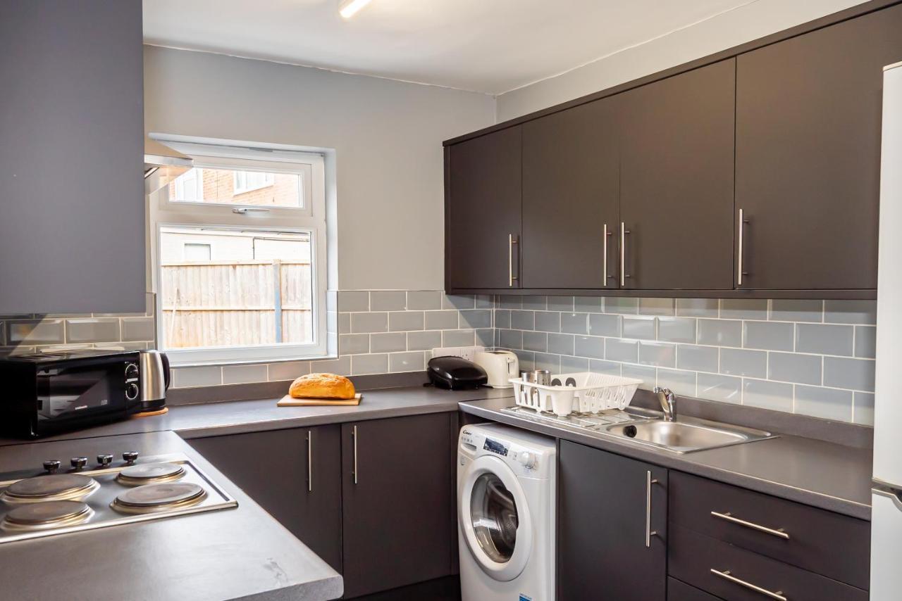 Shirley House 3, Guest House, Self Catering, Self Check In With Smart Locks, Use Of Fully Equipped Kitchen, Close To City Centre, Ideal For Longer Stays, Walking Distance To Bat, 20 Min Drive To Fawley Refinery, Excellent Transport Links 南安普敦 外观 照片